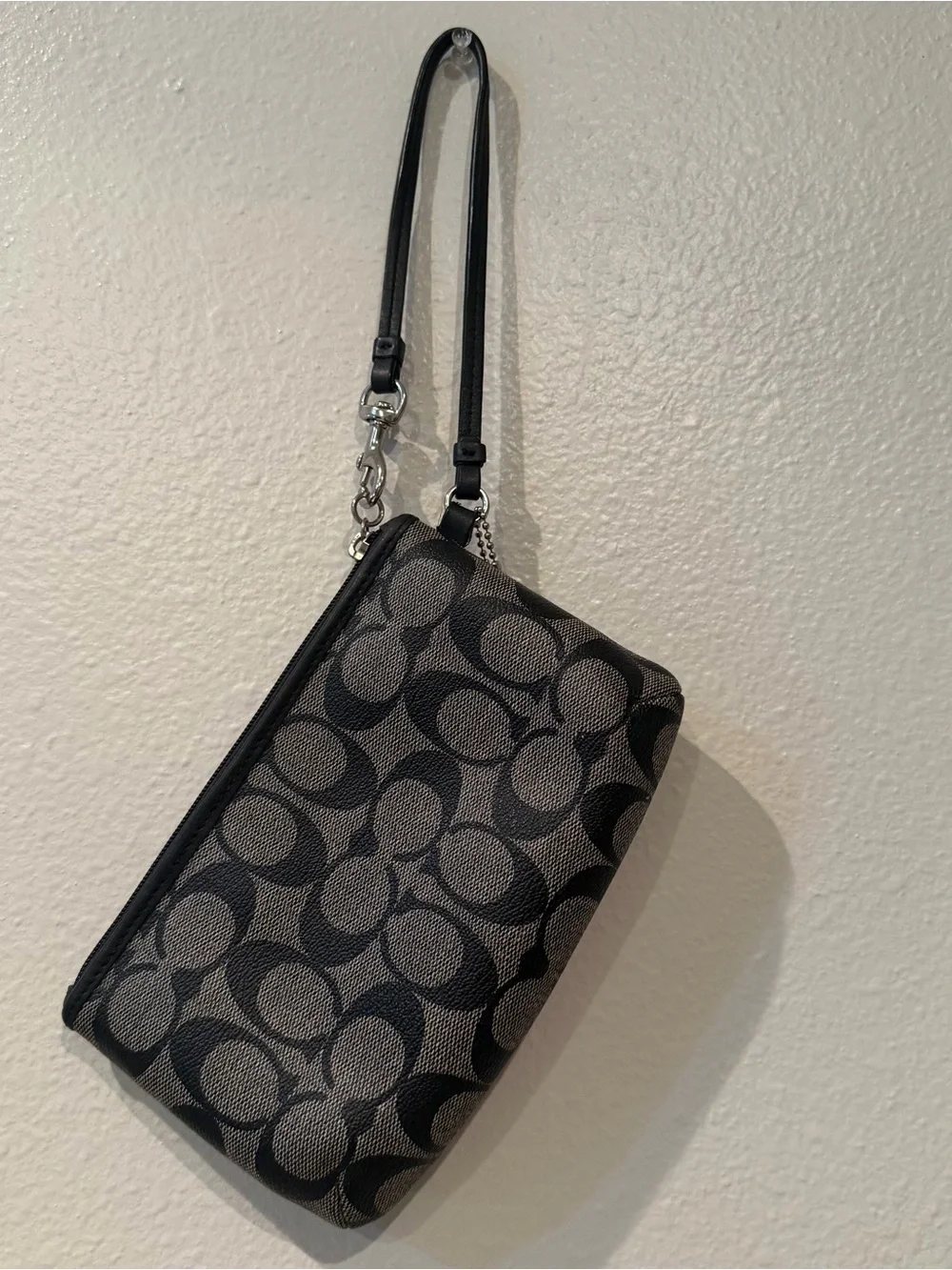 Coach Signature Canvas Black Wristlet Pouch F51783
